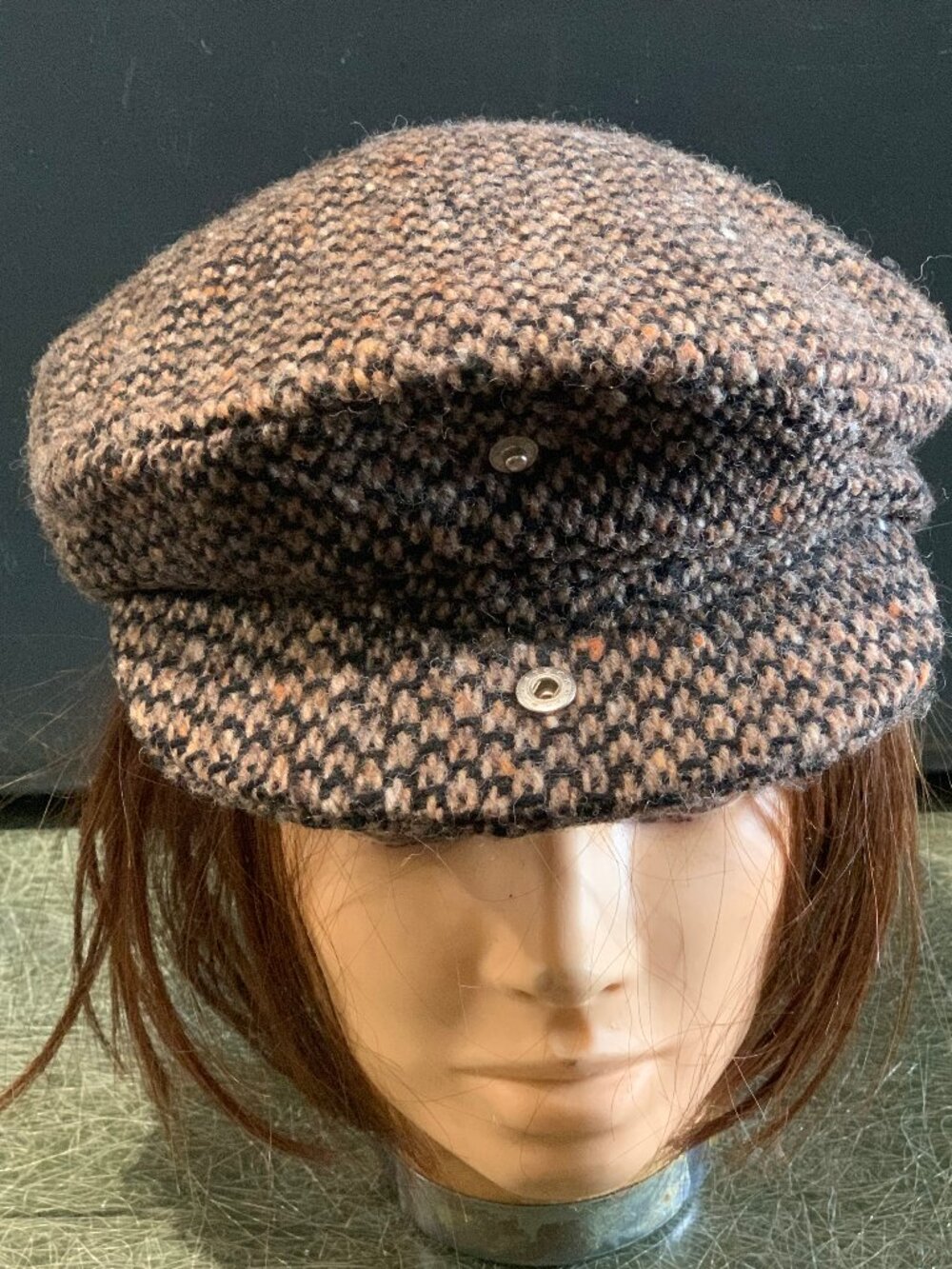 HANDCRAFTED EXCLUSIVELY BY HANNA HATS OF DONEGAL LTD. TWEED CAPS SIZE M